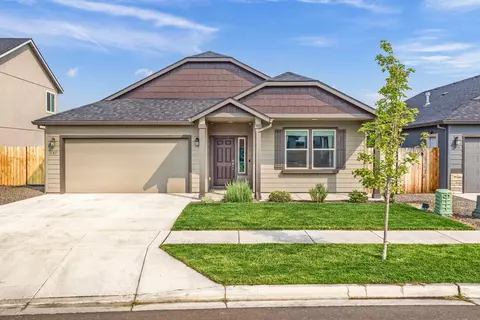 3565 Carnelian St, Medford, OR 97504