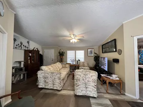 60898 Duke Ln, Bend, OR 97702
