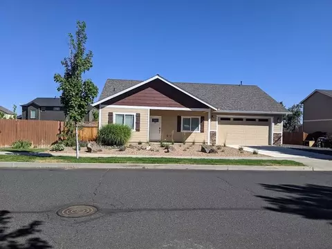 2943 SW Cascade Ave, Redmond, OR 97756
