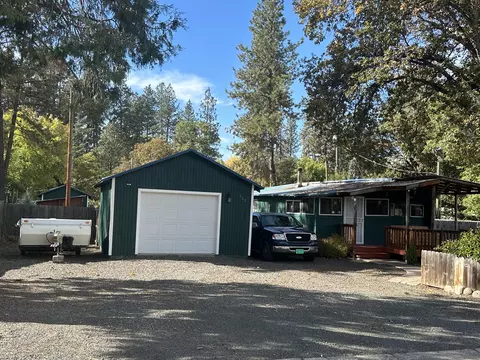 525 Yew Wood Dr, Shady Cove, OR 97539