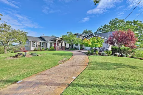 6403 Pioneer Rd, Medford, OR 97501