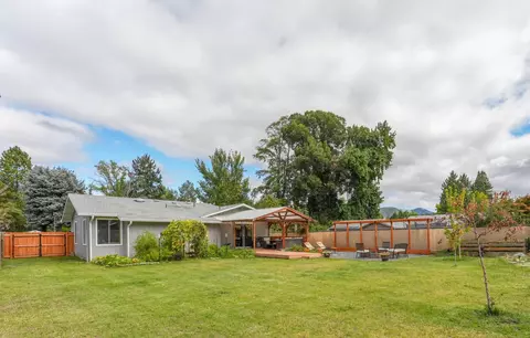 1119 SW Erica Dr, Grants Pass, OR 97526