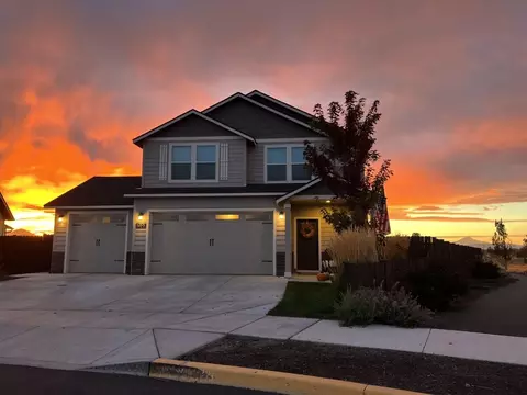 1097 NW 26th Way NW, Redmond, OR 97756