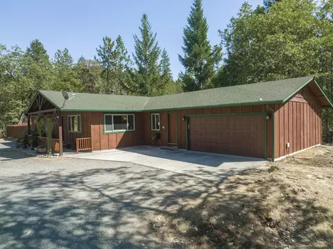 2006 Stringer Gap Rd, Grants Pass, OR 97527 photo 2