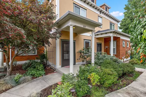 917 Plum Ridge Dr, Ashland, OR 97520