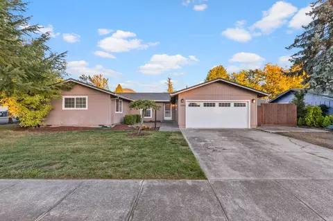 2894 Aldersgate Rd, Medford, OR 97504
