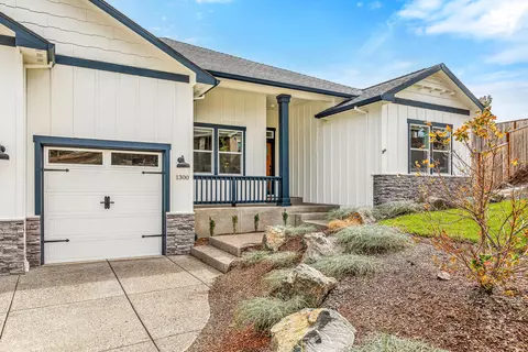 1300 Crestmont Pl, Eagle Point, OR 97524 photo 2