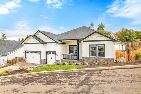 1300 Crestmont Pl, Eagle Point, OR 97524 photo 35