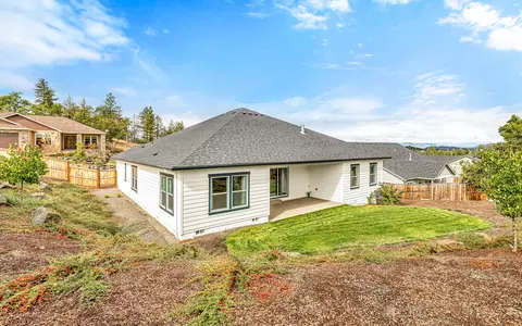1300 Crestmont Pl, Eagle Point, OR 97524 photo 10