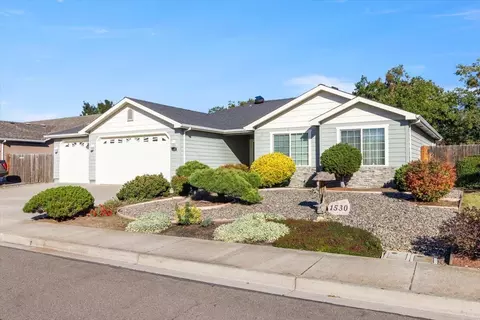 1530 Naples Dr, Central Point, OR 97502