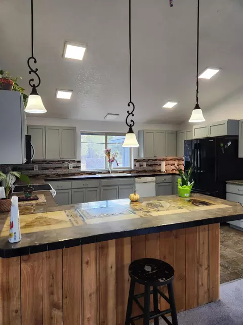 17330 Lively Ln, Bend, OR 97707 photo 4