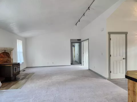 17330 Lively Ln, Bend, OR 97707 photo 5