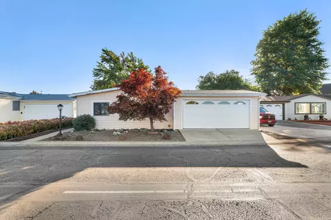 555 Freeman Rd #13, Central Point, OR 97502