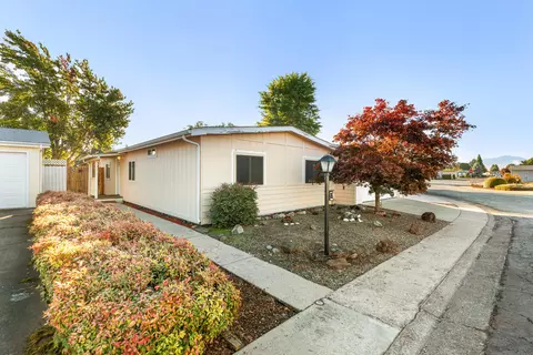 555 Freeman Rd #13, Central Point, OR 97502 photo 2