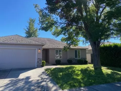 917 Parkdale Ave, Medford, OR 97501