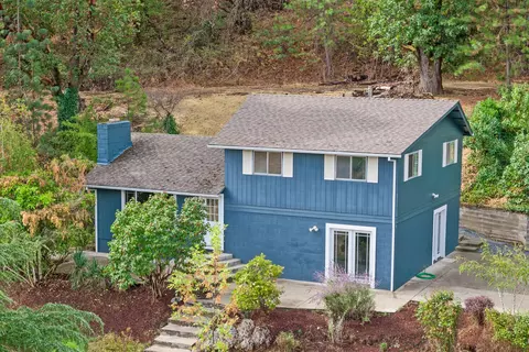 9201 Old Stage Rd, Central Point, OR 97502