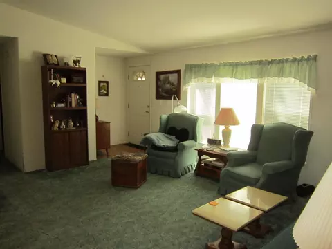 6080 Rogue River Dr, Eagle Point, OR 97524 photo 2
