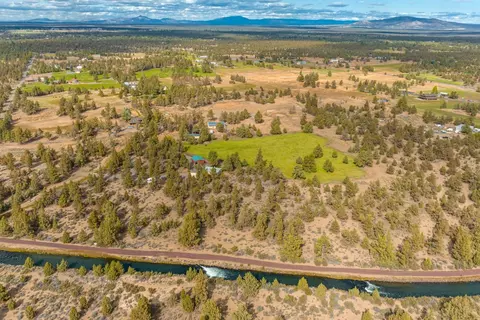 61670 Teal Rd, Bend, OR 97702 photo 2