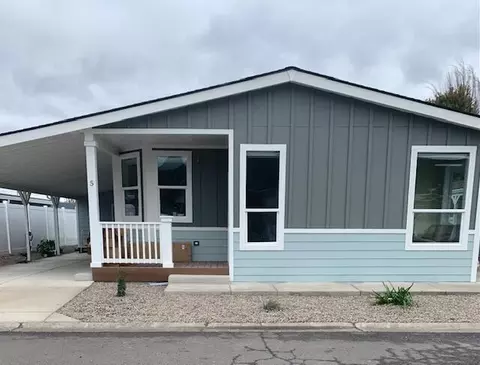 333 Mountain View Dr #5, Talent, OR 97540