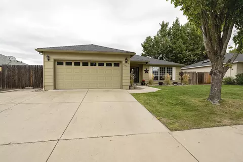 1651 Hollyhock Dr, Medford, OR 97504