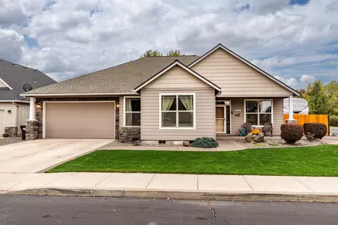 1484 NW Teakwood Ct, Redmond, OR 97756