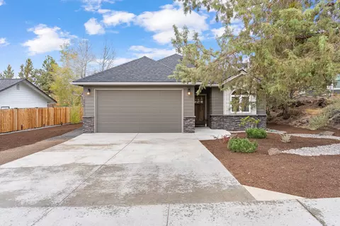 2412 NE Robinson St, Bend, OR 97701