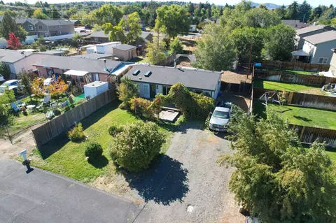 2137 SW 22nd St, Redmond, OR 97756