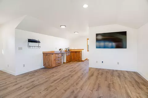 Dining - 61290 Obernolte Rd, Bend, OR 97701 photo 3 of 3