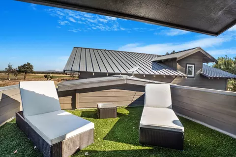Exterior - 61290 Obernolte Rd, Bend, OR 97701 photo 5 of 24