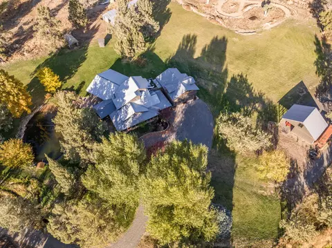 View/Area - 61290 Obernolte Rd, Bend, OR 97701 photo 4 of 9