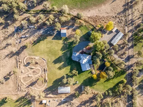 View/Area - 61290 Obernolte Rd, Bend, OR 97701 photo 6 of 9