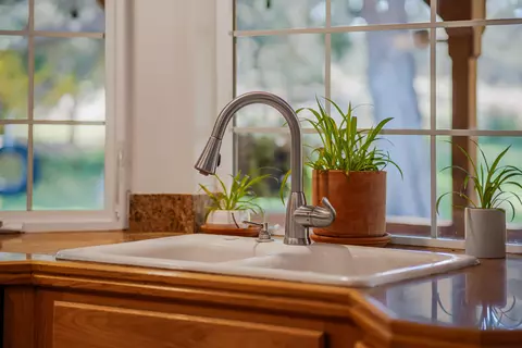 Kitchen - 61290 Obernolte Rd, Bend, OR 97701 photo 4 of 4