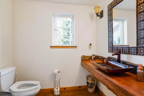 Bath - 61290 Obernolte Rd, Bend, OR 97701 photo 5 of 7