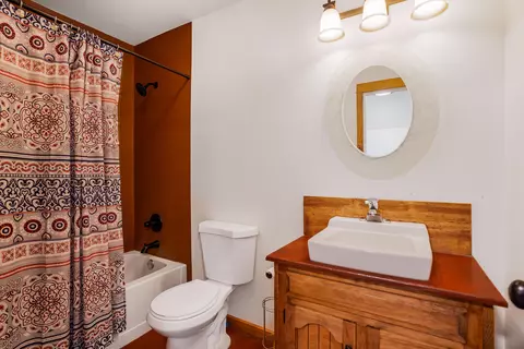 Bath - 61290 Obernolte Rd, Bend, OR 97701 photo 7 of 7