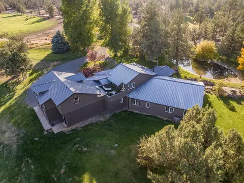 View/Area - 61290 Obernolte Rd, Bend, OR 97701 photo 8 of 9