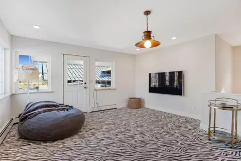 Bedroom - 61290 Obernolte Rd, Bend, OR 97701 photo 1 of 4