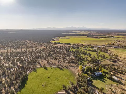 View/Area - 61290 Obernolte Rd, Bend, OR 97701 photo 9 of 9