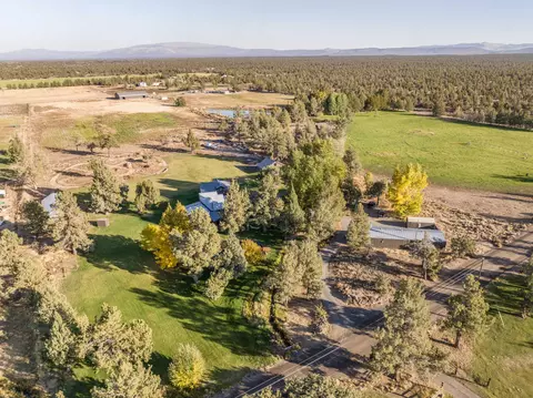 View/Area - 61290 Obernolte Rd, Bend, OR 97701 photo 5 of 9