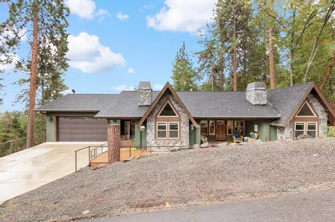 435 Coachman Dr, Jacksonville, OR 97530