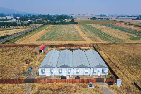 3910 Madrona Ln, Medford, OR 97501