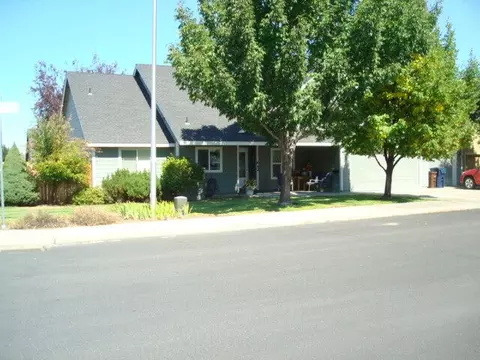 2225 NW Quince Ct, Redmond, OR 97756