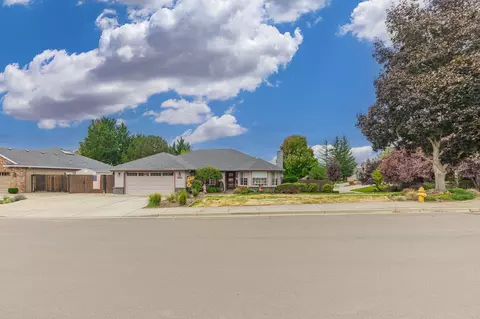 5625 Cherry Ln, Medford, OR 97504