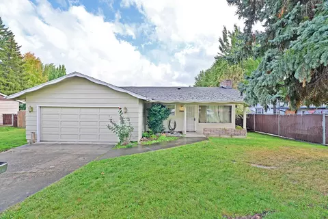 1984 Crestbrook Rd, Medford, OR 97504
