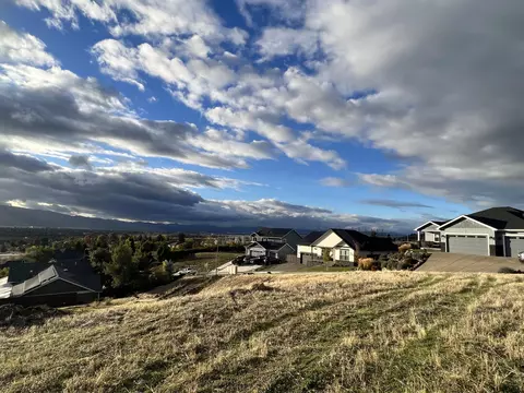 597 La Strada Cir #40, Medford, OR 97504