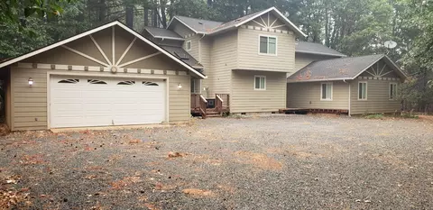 410 E River St, Cave Junction, OR 97523
