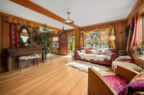 526 NE Burnside Ave, Bend, OR 97701