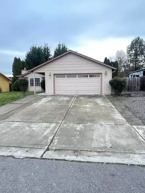 809 Corey Dr, Phoenix, OR 97535 photo 2