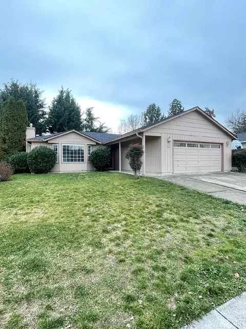 809 Corey Dr, Phoenix, OR 97535