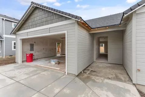 357 Dano Dr, Phoenix, OR 97535 photo 4