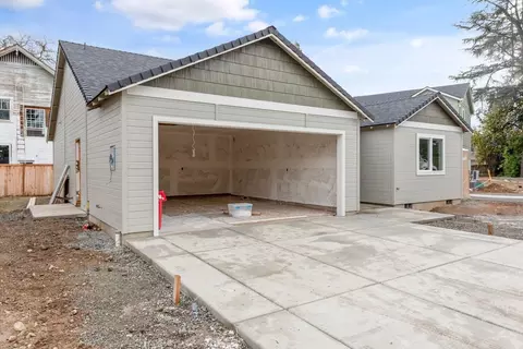 357 Dano Dr, Phoenix, OR 97535 photo 2